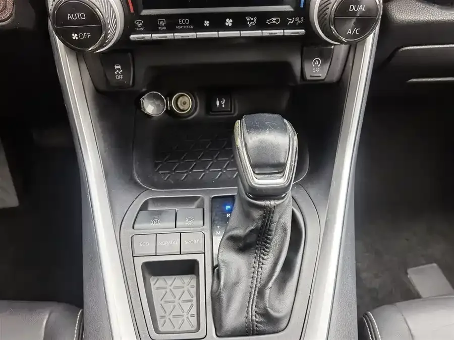 Toyota Wildlander Wildlander 2022 2.0L CVT 2WD Luxury PLUS Edition 2022 — миниатюра 4