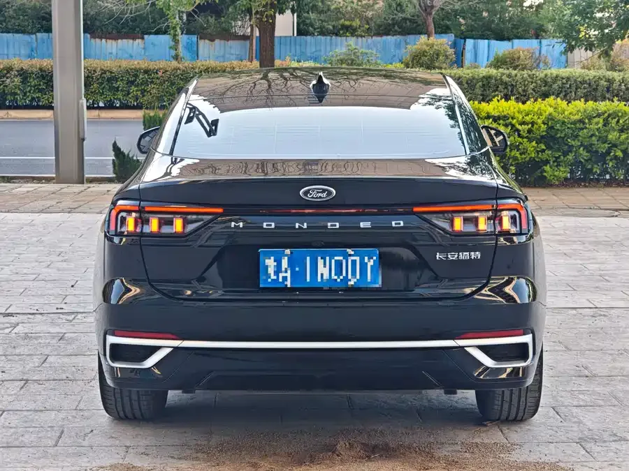 Ford Mondeo 2023 Mondeo EcoBoost 245 Luxury 2024 — миниатюра 2