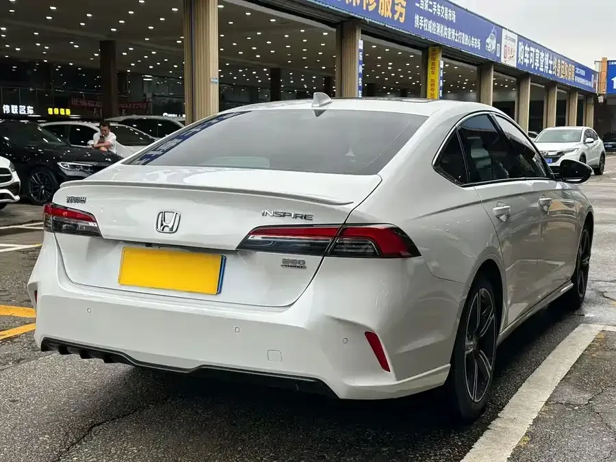 Honda Inspire 2023 Insignia 260TURBO Fine Edition 2023 — миниатюра 3