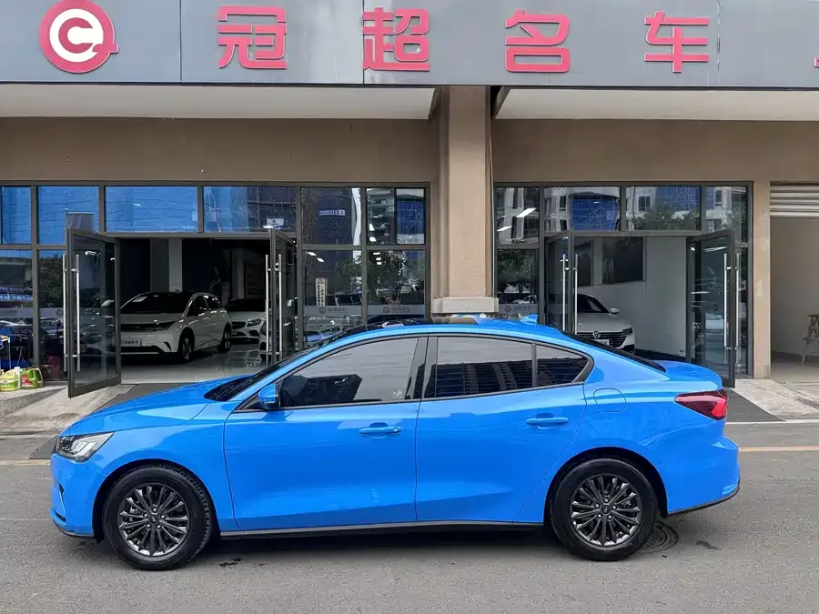 Ford Focus Focus 2022 Sedan EcoBoost 180 Automatic Competition Edition 2023 — миниатюра 3