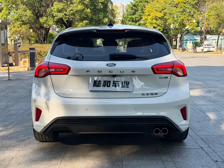 Ford Focus Focus 2021 hatchback EcoBoost 180 automatic ST Line 2022 — миниатюра 2