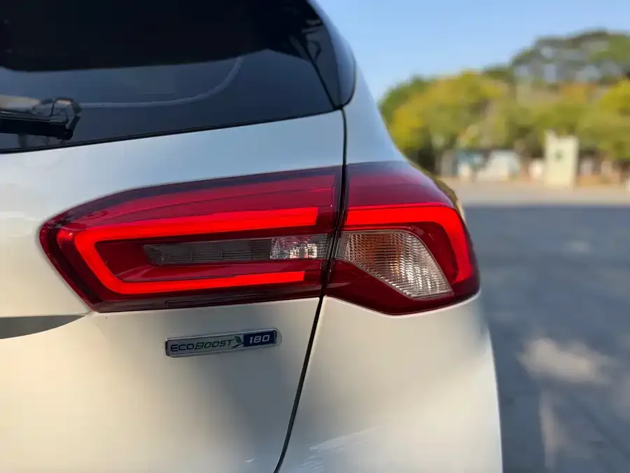 Ford Focus Focus 2021 hatchback EcoBoost 180 automatic ST Line 2022 — миниатюра 3