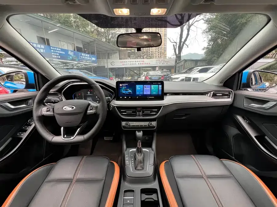 Ford Focus Focus 2022 Sedan EcoBoost 180 Automatic Competition Edition 2023 — миниатюра 5