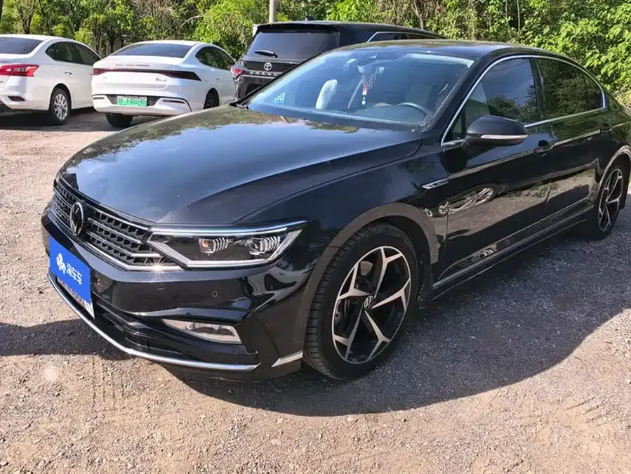 Volkswagen Magotan Magotan 2023 2 million commemorative edition 330TSI DSG luxury model 2023 — фото 1, купить с доставкой в Москву