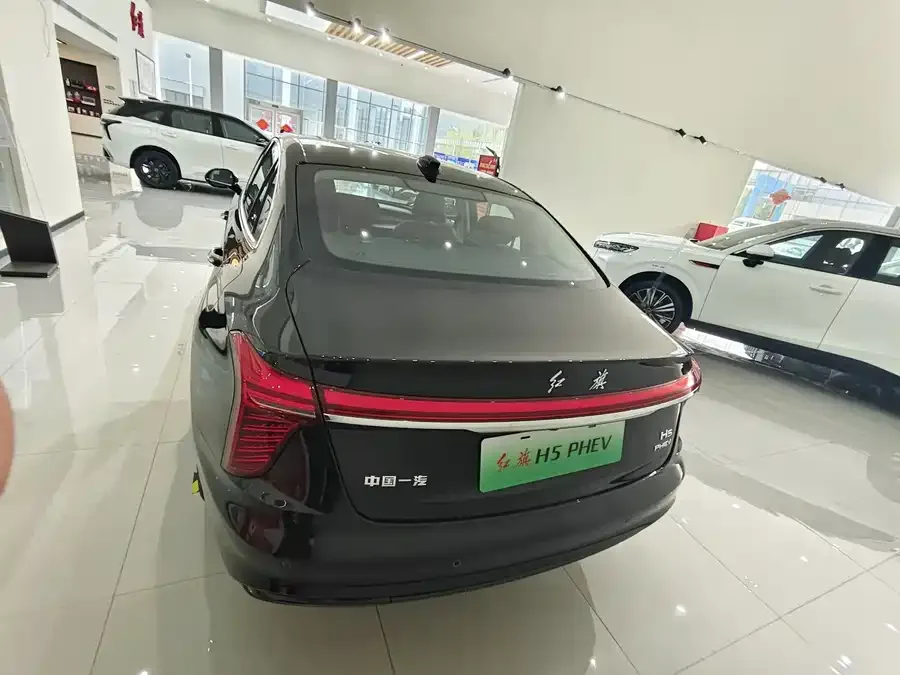 Hongqi H5 PHEV Hongqi H5 PHEV 2025 130 Super Hybrid Edition 2026 — миниатюра 2