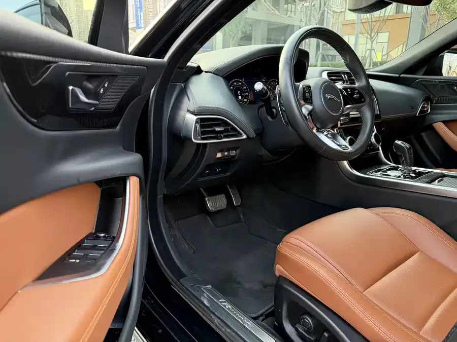 Jaguar XEL 2021 2.0T 250PS Black Sports Edition 2022 — миниатюра 2