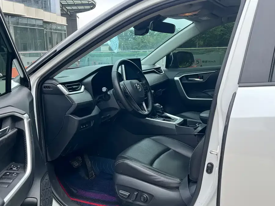 Toyota RAV4 RAV4 Rongfang 2022 2.0L CVT 4WD Fashion PLUS Edition 2022 — миниатюра 2