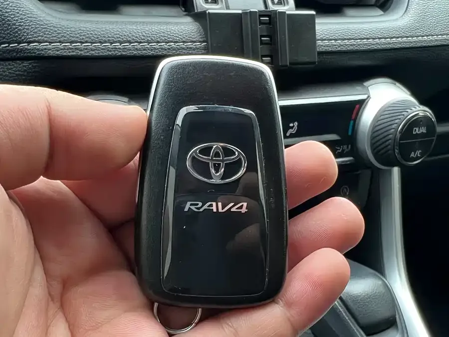 Toyota RAV4 RAV4 Rongfang 2022 2.0L CVT 4WD Fashion PLUS Edition 2022 — миниатюра 4