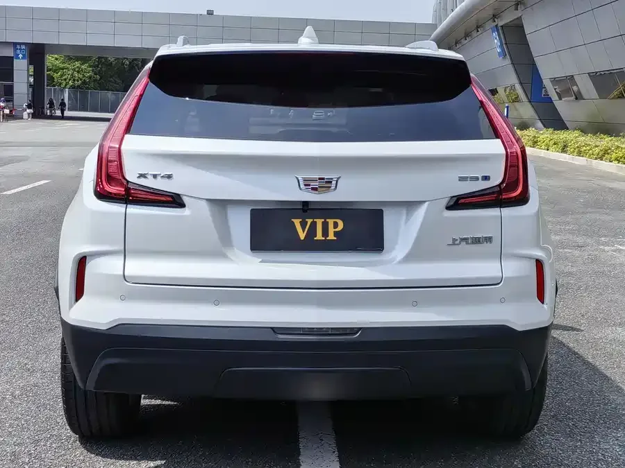 Cadillac XT4 2024 25T 2WD Fashion Edition 2023 — миниатюра 2