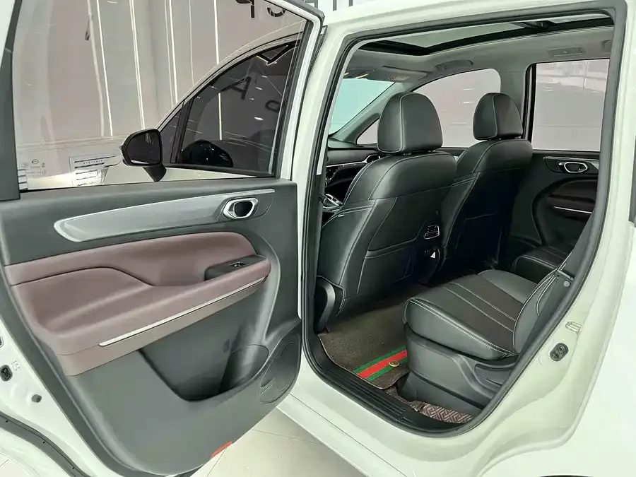 GAC Trumpchi M6 Trumpchi M6 2021 270T DCT Premium Edition (seven seats) 2022 — миниатюра 4