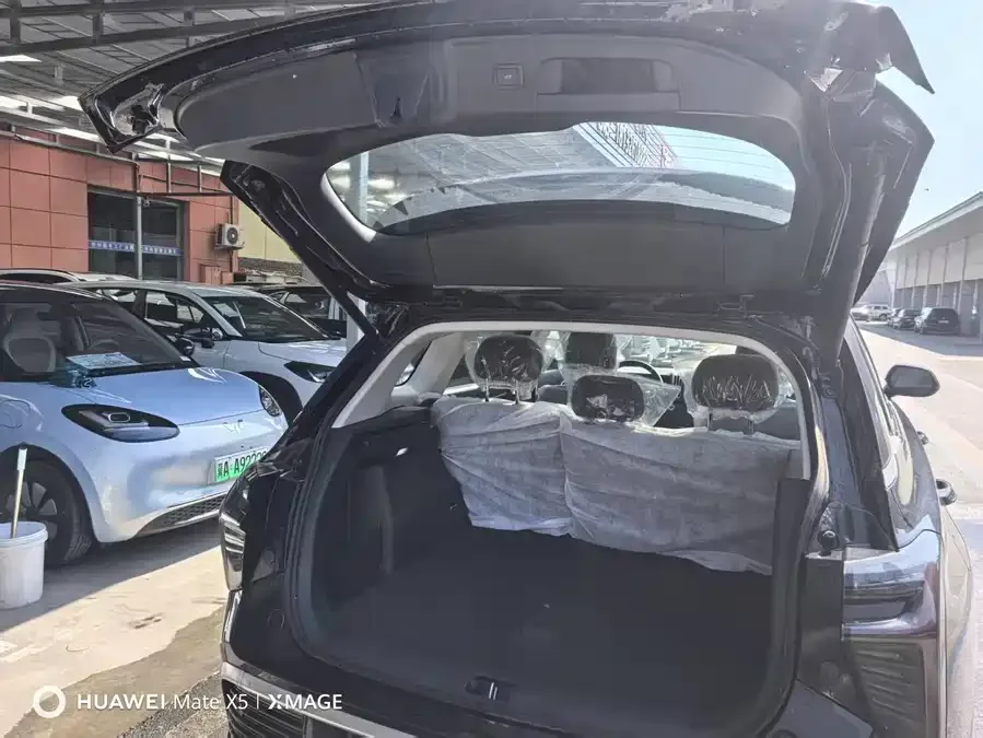 Hongqi HS3 PHEV Hongqi HS3 PHEV 2025 117km Jinwei Edition 2026 — миниатюра 2