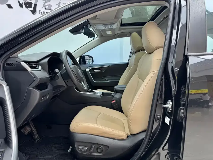 Toyota RAV4 RAV4 Rongfang 2021 2.0L CVT 2WD Fashion Edition 2022 — миниатюра 2