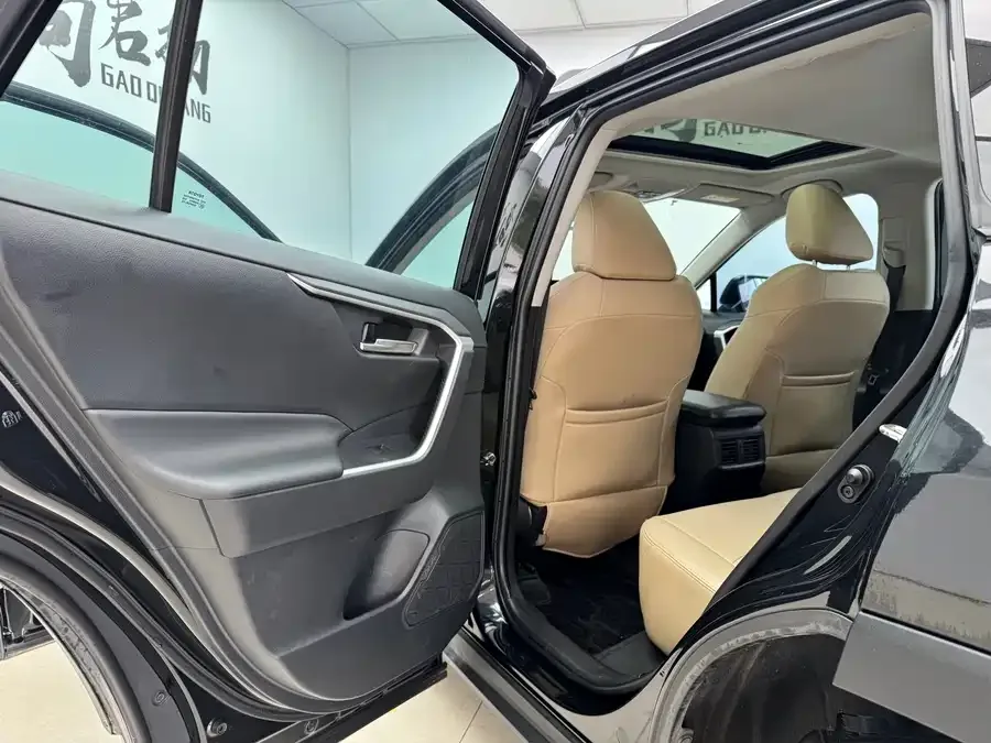 Toyota RAV4 RAV4 Rongfang 2021 2.0L CVT 2WD Fashion Edition 2022 — миниатюра 3