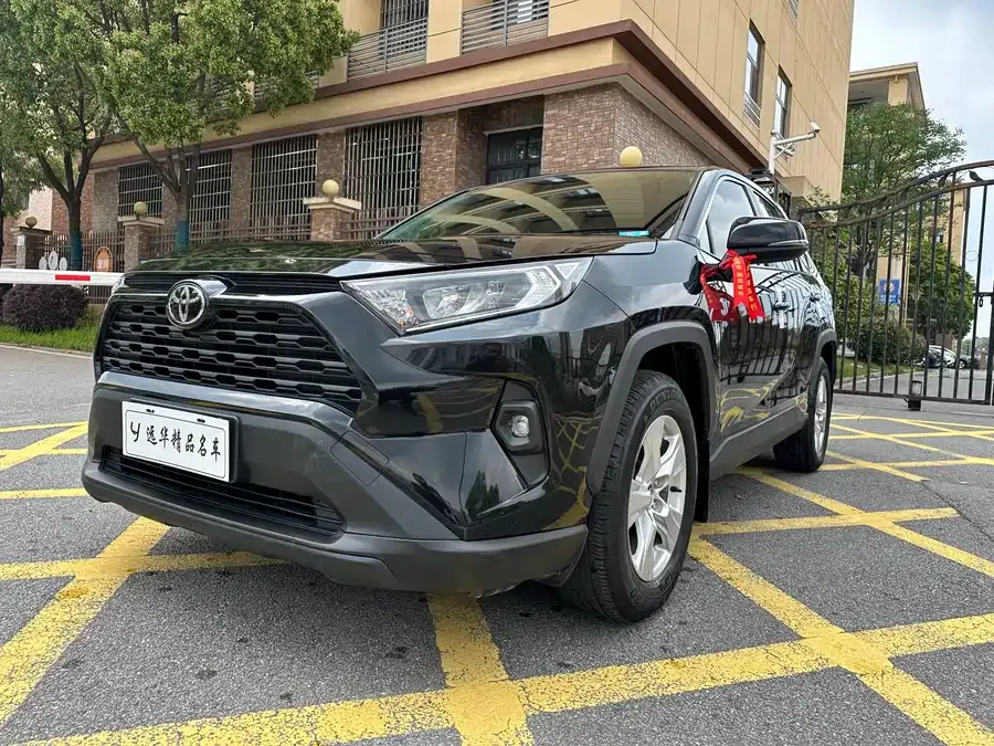 Toyota RAV4 RAV4 Rongfang 2023 2.0L CVT 2WD Urban Edition 2023 — фото 1, купить с доставкой в Москву