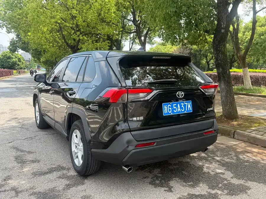 Toyota RAV4 RAV4 Rongfang 2023 2.0L CVT 2WD Urban Edition 2023 — миниатюра 2