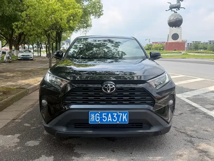 Toyota RAV4 RAV4 Rongfang 2023 2.0L CVT 2WD Urban Edition 2023 — фото 1, купить с доставкой в Москву