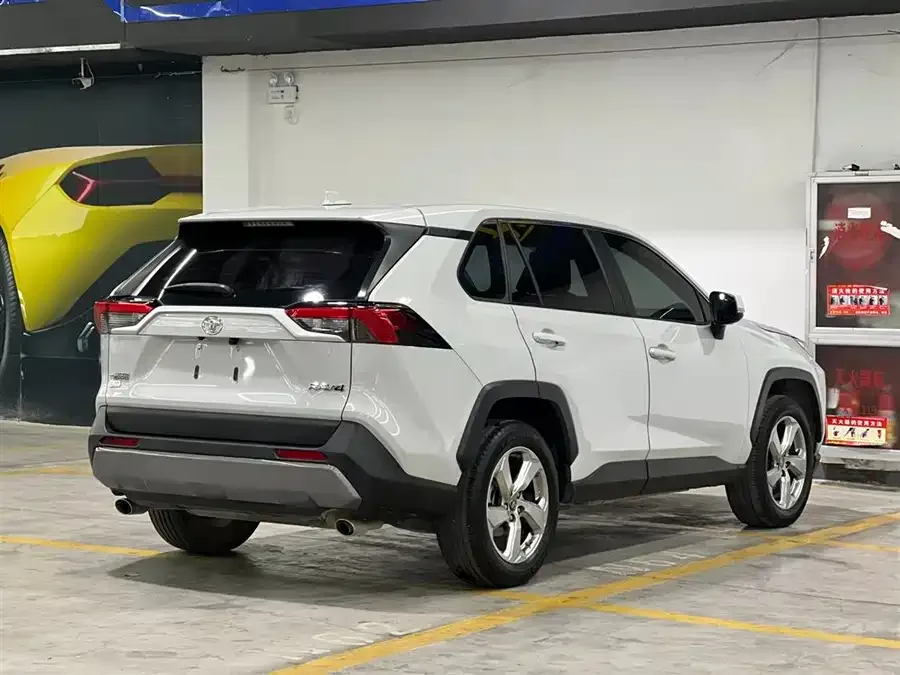 Toyota RAV4 RAV4 Rongfang 2022 2.0L CVT 2WD Fashion Edition 2022 — миниатюра 2
