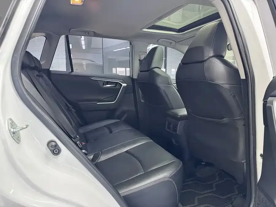 Toyota RAV4 RAV4 Rongfang 2022 2.0L CVT 2WD Fashion PLUS Edition 2023 — миниатюра 4