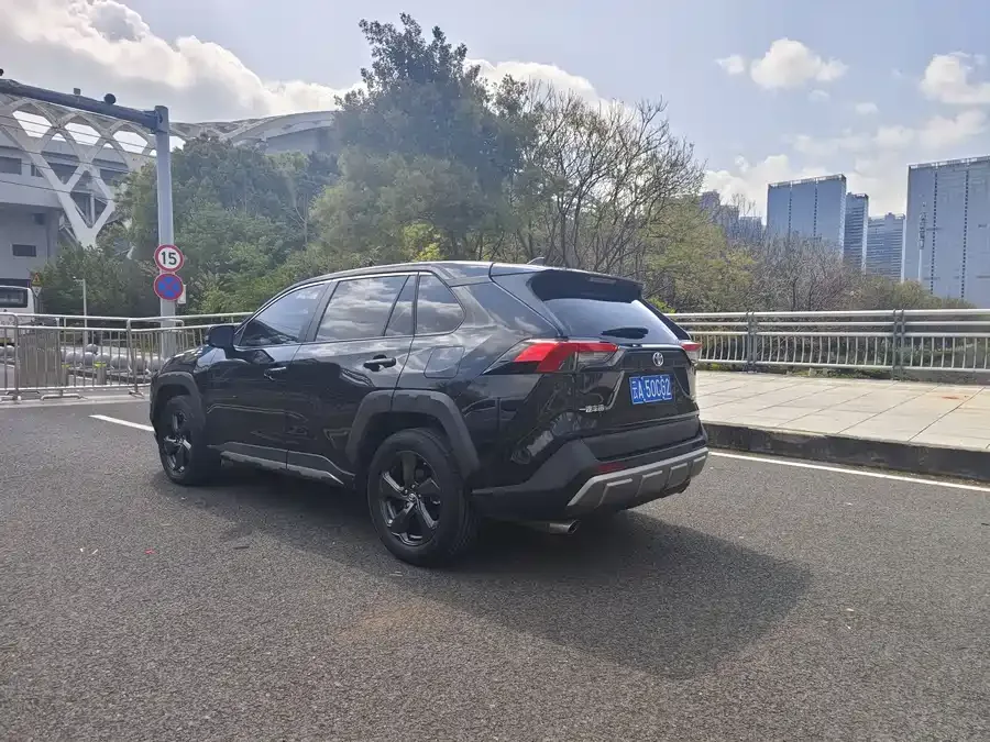 Toyota RAV4 RAV4 Rongfang 2022 2.0L CVT 4WD Fashion PLUS Edition 2023 — миниатюра 2
