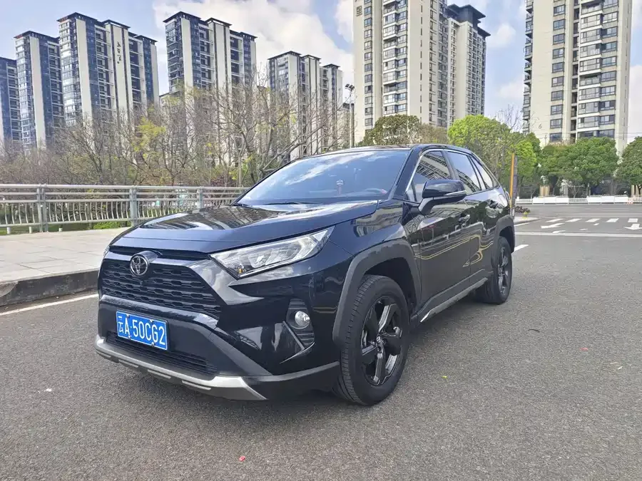 Toyota RAV4 RAV4 Rongfang 2022 2.0L CVT 4WD Fashion PLUS Edition 2023 — фото 1, купить с доставкой в Москву