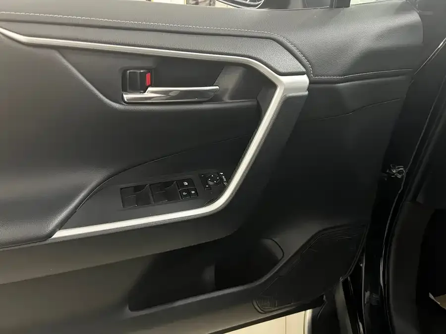 Toyota RAV4 RAV4 Rongfang 2023 2.0L CVT 2WD Fashion PLUS Edition 2024 — миниатюра 4