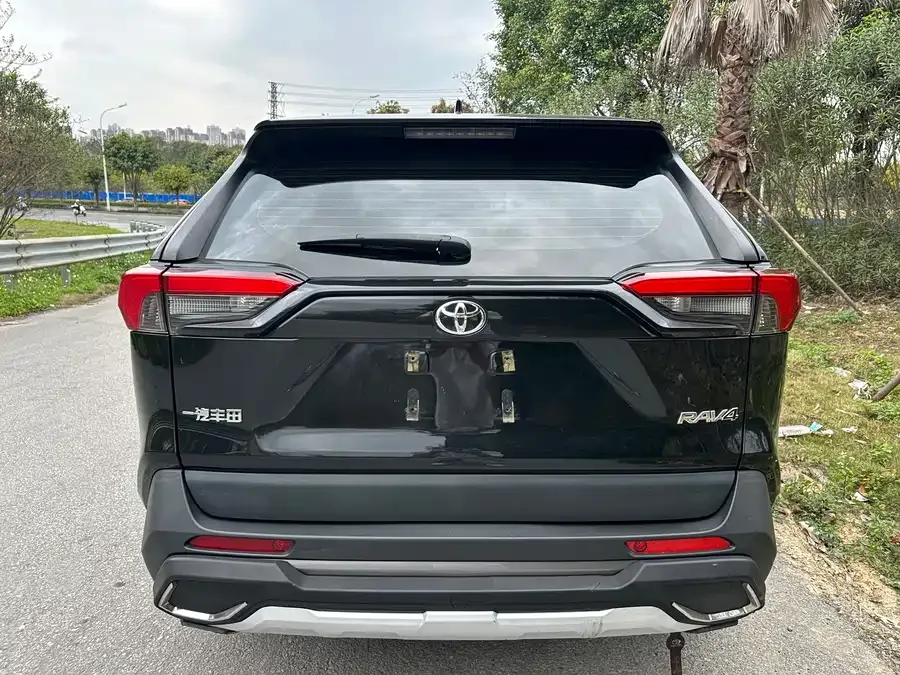 Toyota RAV4 RAV4 Rongfang 2022 2.0L CVT 2WD Fashion PLUS Edition 2022 — миниатюра 2