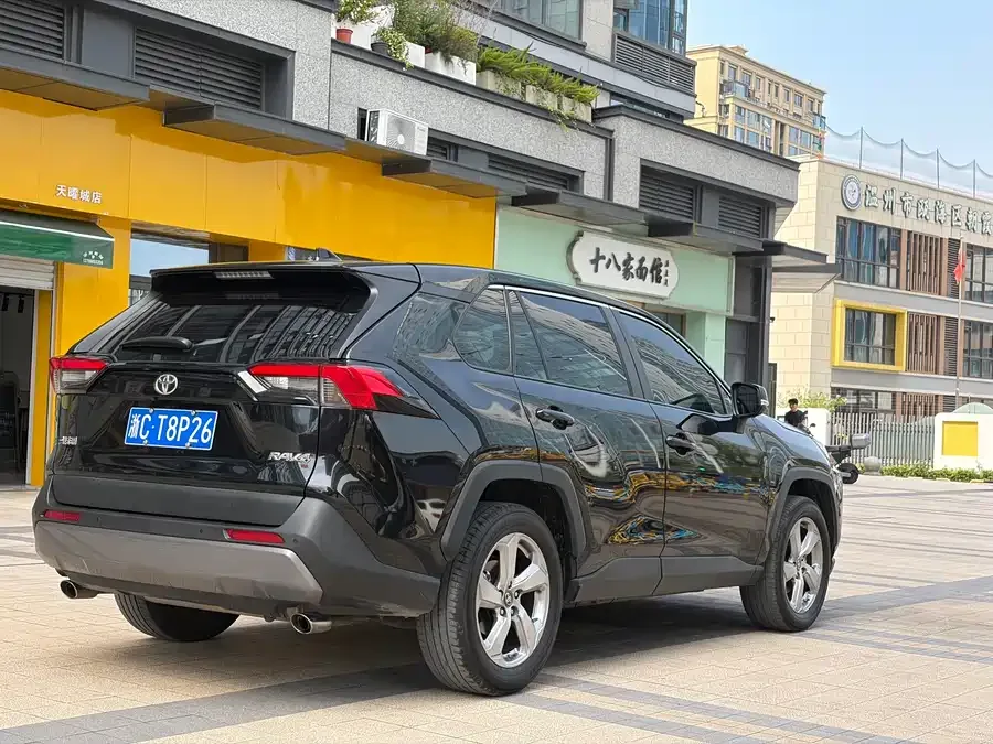 Toyota RAV4 RAV4 Rongfang 2022 2.0L CVT 2WD Fashion Edition 2022 — миниатюра 2