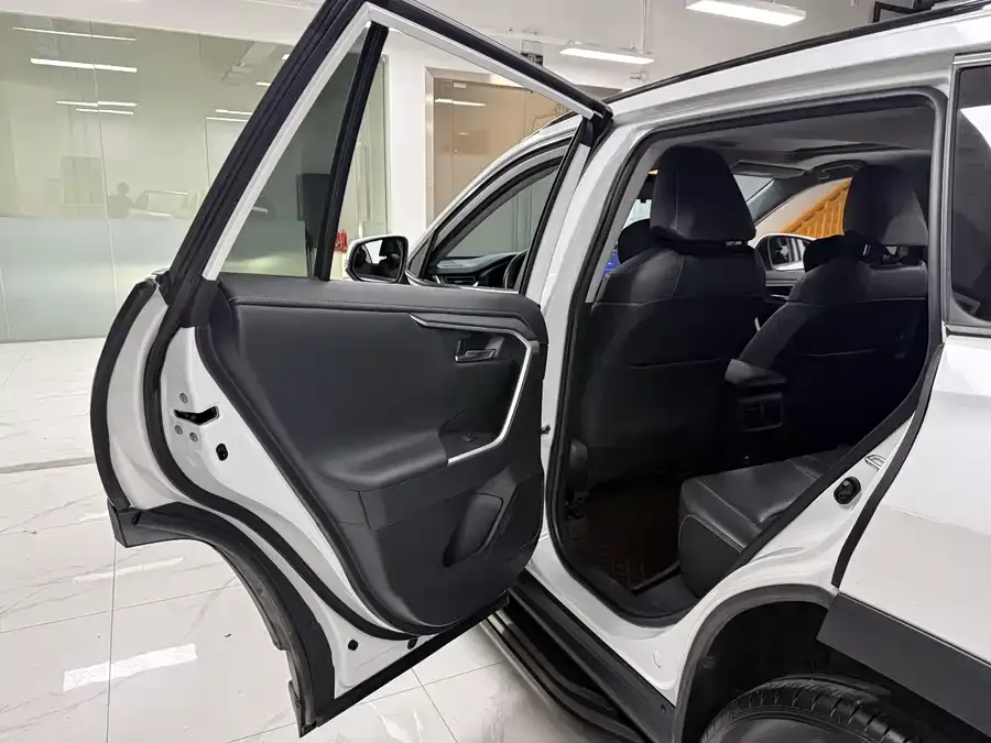 Toyota RAV4 RAV4 Rongfang 2022 2.0L CVT 2WD Fashion PLUS Edition 2023 — миниатюра 4