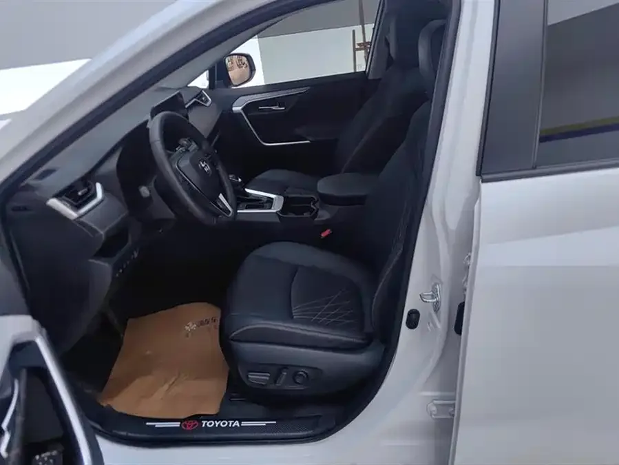 Toyota RAV4 RAV4 Rongfang 2024 2.0L CVT 2WD Fashion PLUS Edition 2025 — миниатюра 3