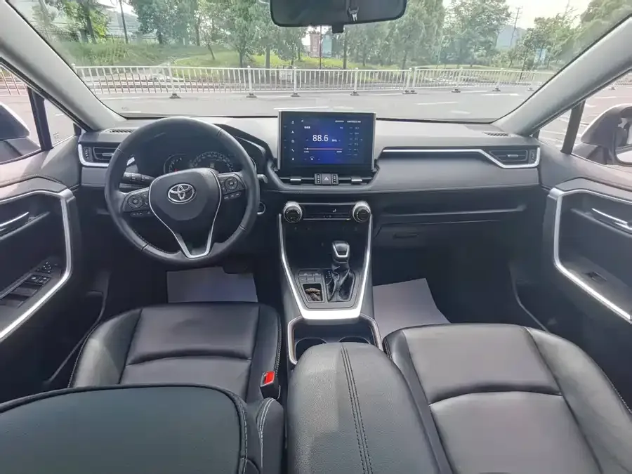 Toyota RAV4 RAV4 Rongfang 2022 2.0L CVT 2WD Fashion Edition 2022 — миниатюра 2
