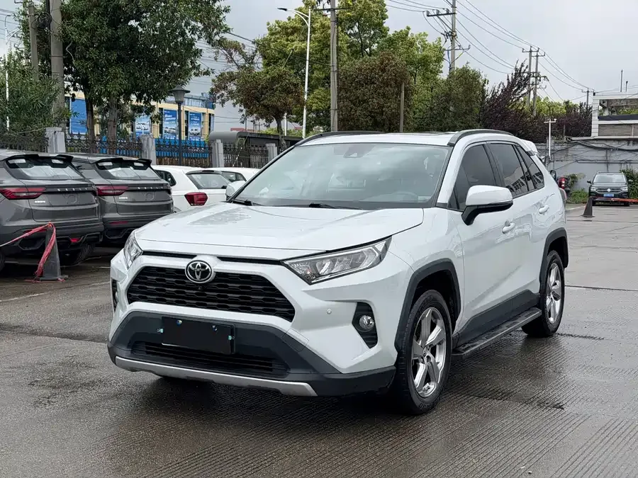 Toyota RAV4 RAV4 Rongfang 2022 2.0L CVT 2WD Fashion PLUS Edition 2022 — фото 1, купить с доставкой в Москву