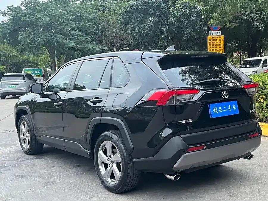 Toyota RAV4 RAV4 Rongfang 2022 2.0L CVT 2WD Fashion Edition 2023 — миниатюра 3