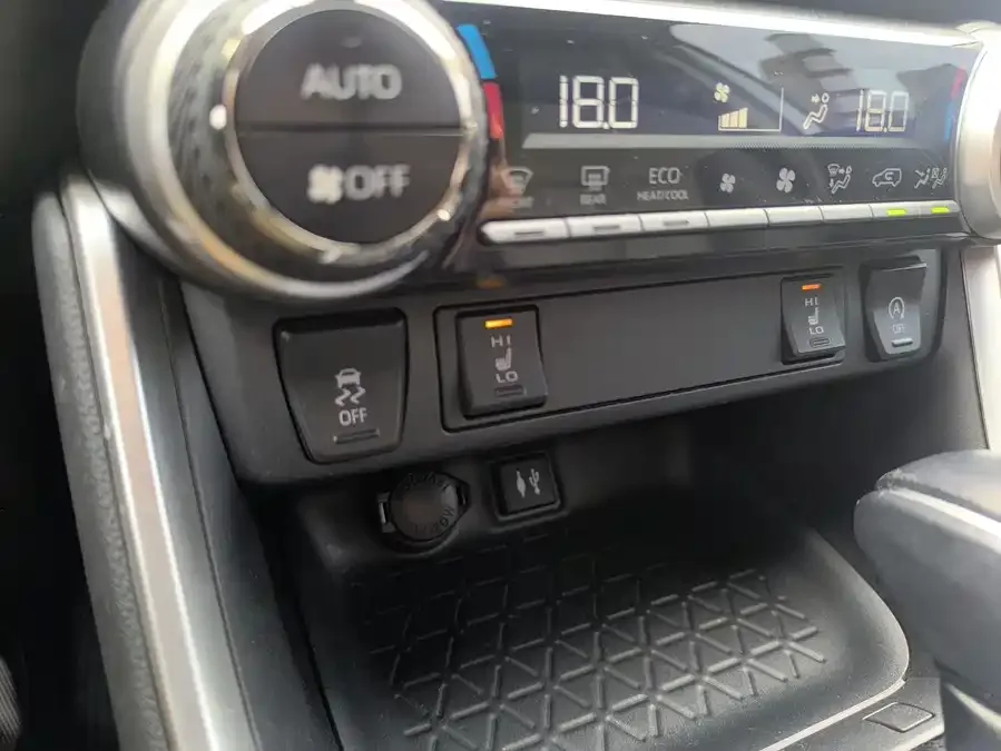 Toyota RAV4 RAV4 Rongfang 2022 2.0L CVT 4WD Fashion PLUS Edition 2023 — миниатюра 4