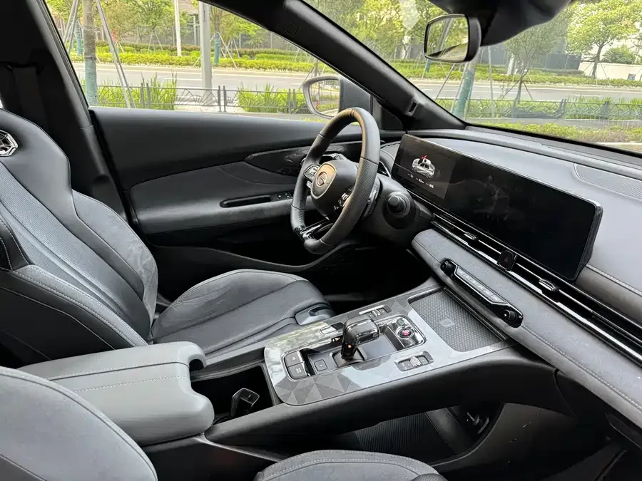 GAC Trumpchi Shadow Leopard Shadow Leopard 2024 400T Automatic Shadow Leopard R PRO Edition 2025 — миниатюра 3