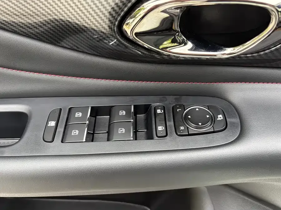 GAC Trumpchi Shadow Leopard Shadow Leopard 2021 270T DCT J16 Edition 2023 — миниатюра 5