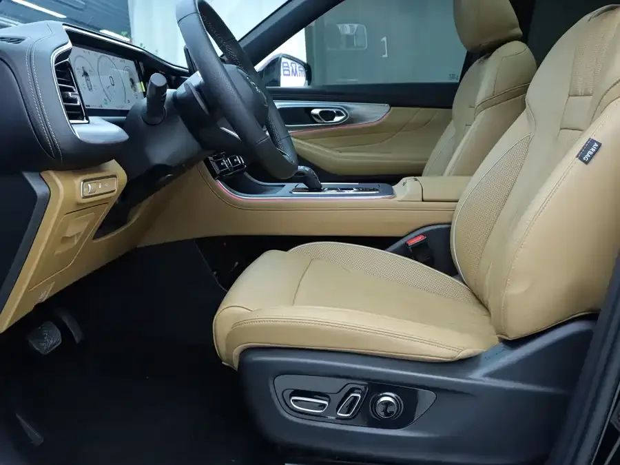 GAC Trumpchi GS8 Trumpchi GS8 2024 Navigator Series 2.0TGDI 2WD Luxury Intelligent Connected Edition 7-Seater 2024 — миниатюра 2