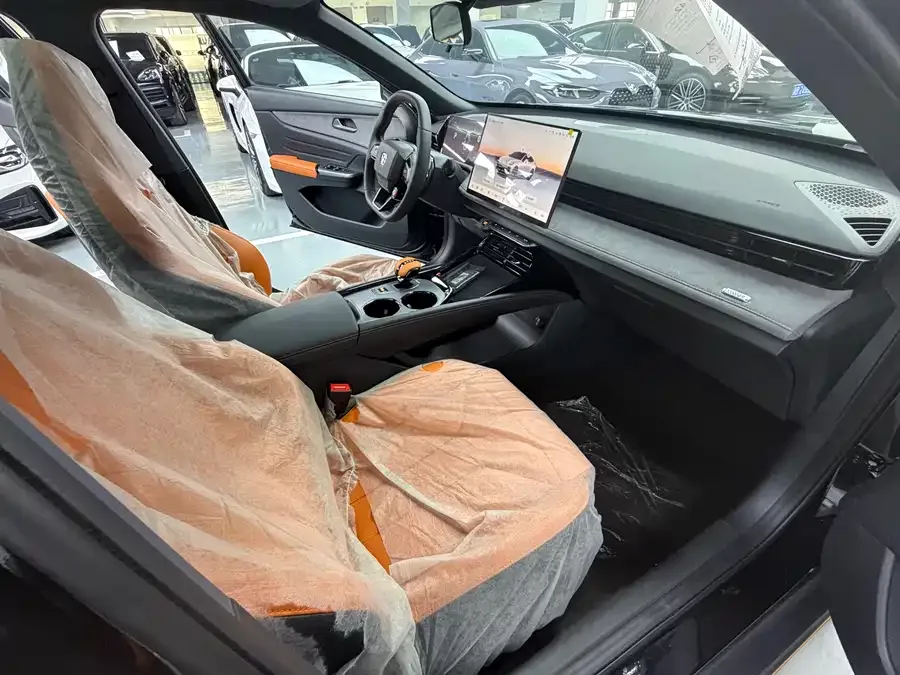 Changan UNI-V Changan UNI-V 2025 1.5T 500Bar Premium Sports Edition 2025 — миниатюра 2