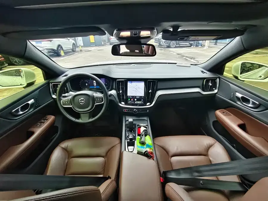 Volvo S60 2023 B4 Zhiyi Luxury Edition 2023 — миниатюра 2