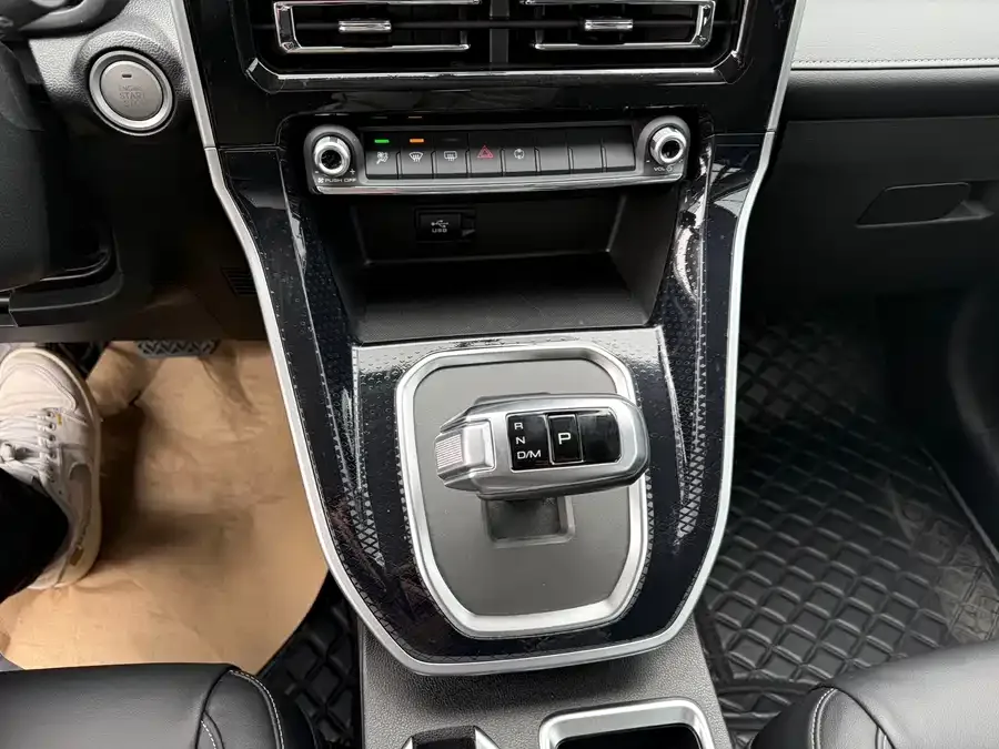 Haval M6 Haval M6 2023 PLUS 1.5T DCT Luxury Smart Connected Edition 2024 — миниатюра 3