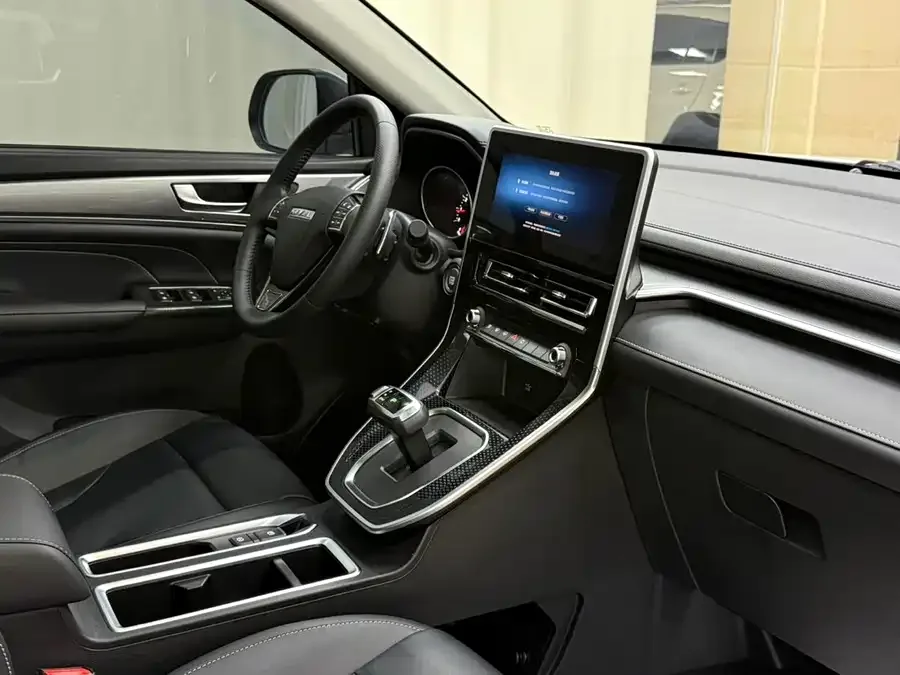 Haval M6 Haval M6 2023 PLUS 1.5T DCT Luxury Smart Connected Edition 2023 — миниатюра 3