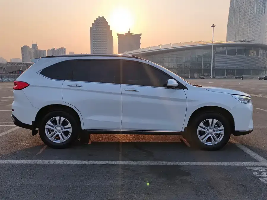 Haval M6 Haval M6 2021 PLUS 1.5T DCT Smart Edition 2022 — миниатюра 2