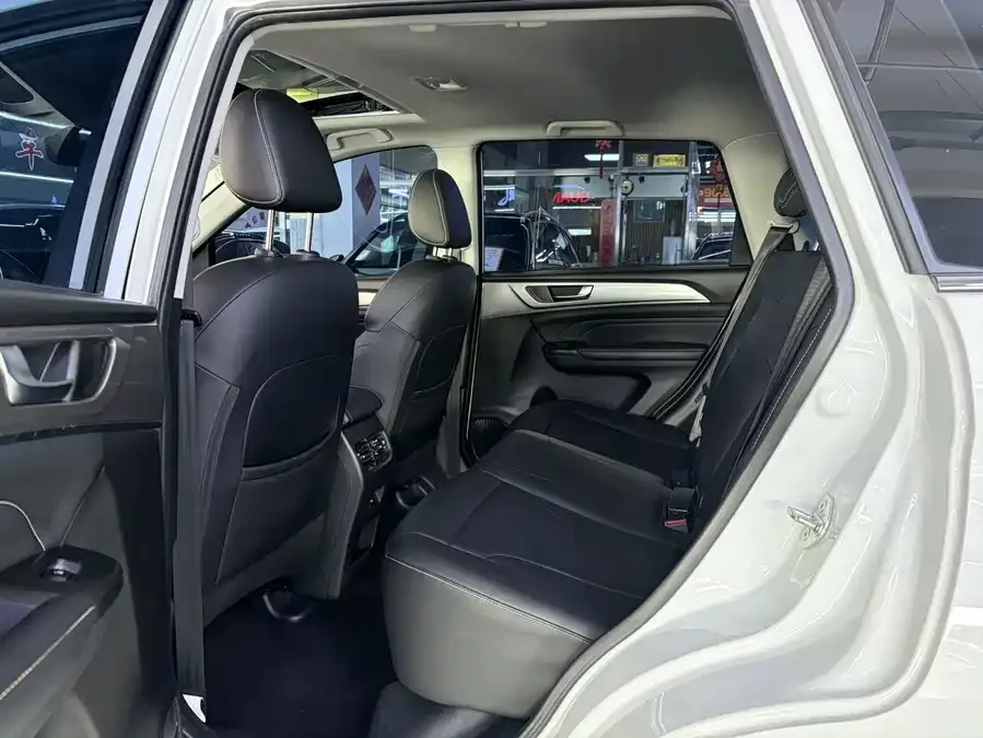 Haval M6 Haval M6 2021 PLUS 1.5T DCT Luxury Smart Connected Edition 2022 — миниатюра 3