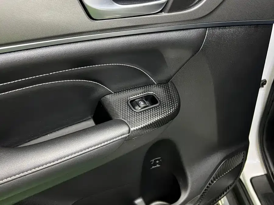 Haval M6 Haval M6 2021 PLUS 1.5T DCT Luxury Smart Connected Edition 2022 — миниатюра 3