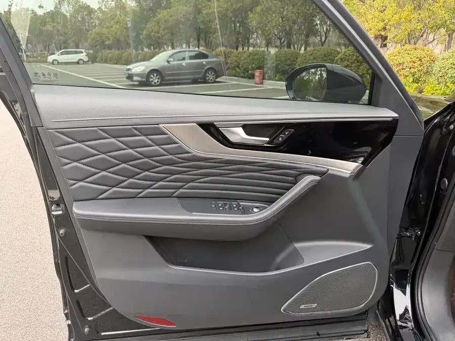 Hongqi HS5 Hongqi HS5 2022 2.0T Zhilian Flagship Edition 2022 — миниатюра 4