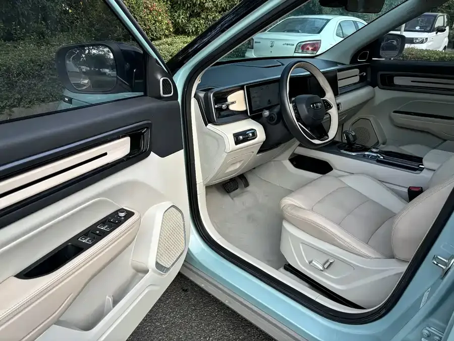 Geely ICON Geely ICON 2023 1.5TD Chocolate Edition 2022 — миниатюра 3