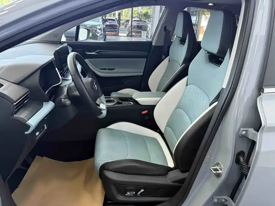Geely Emgrand S Emgrand S 2022 1.4T CVT Crossover Player Edition 2022 — миниатюра 3