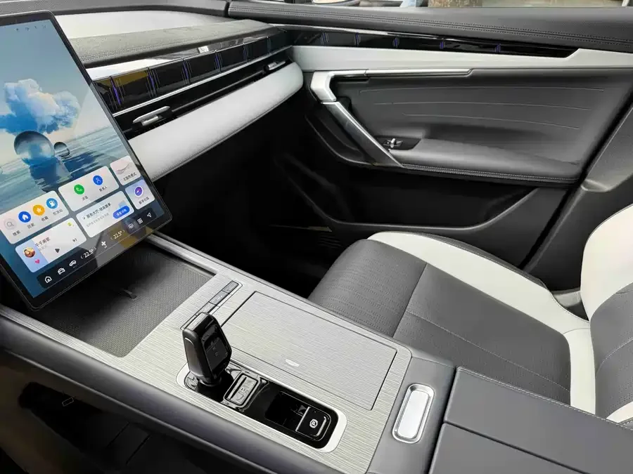 Geely Atlas L Boyue L 2024 1.5TD DCT Flagship Edition 2024 — миниатюра 3