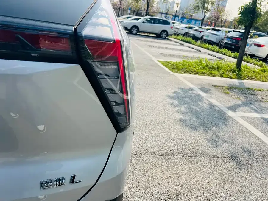 Geely Atlas L Boyue L 2023 1.5TD DCT Premium Edition 2023 — миниатюра 3