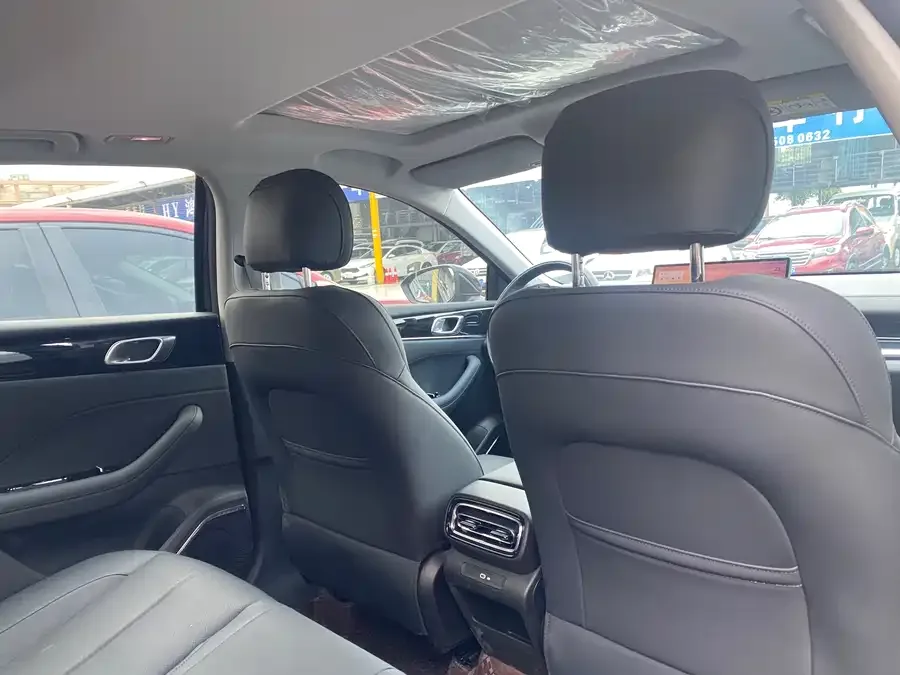 Geely Emgrand Geely Emgrand 2026 5th Generation 1.5L CVT Premium 2026 — миниатюра 3