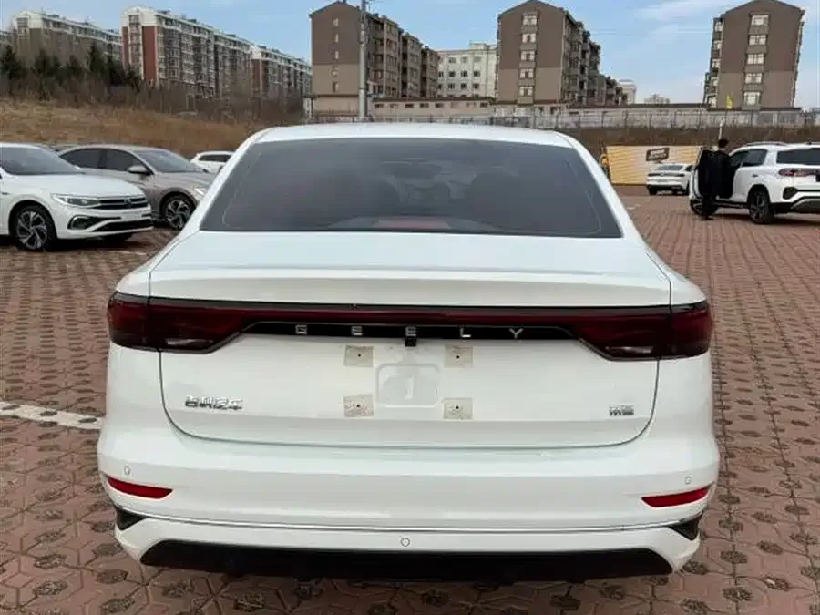 Geely Emgrand Emgrand 2022 4th Generation 1.5L CVT Premium Edition 2023 — миниатюра 2